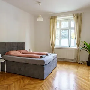 Central Living - Schoenbrunn , Вена Австрия